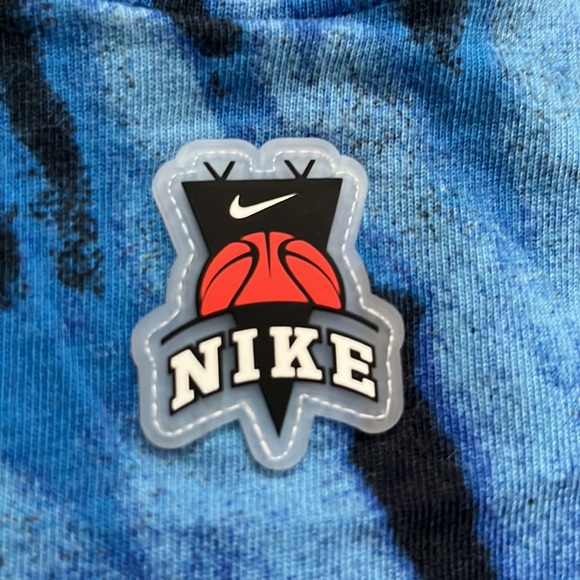 Nike T shirt - Picture 3 of 4